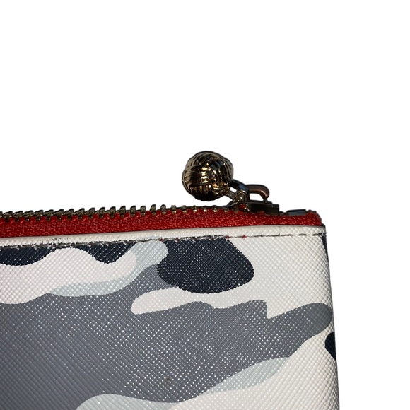 OTG On The Go Twenty Four Seven Gray Abby Camo Large Clutch Makeup Muti Use Bag - Picture 5 of 9